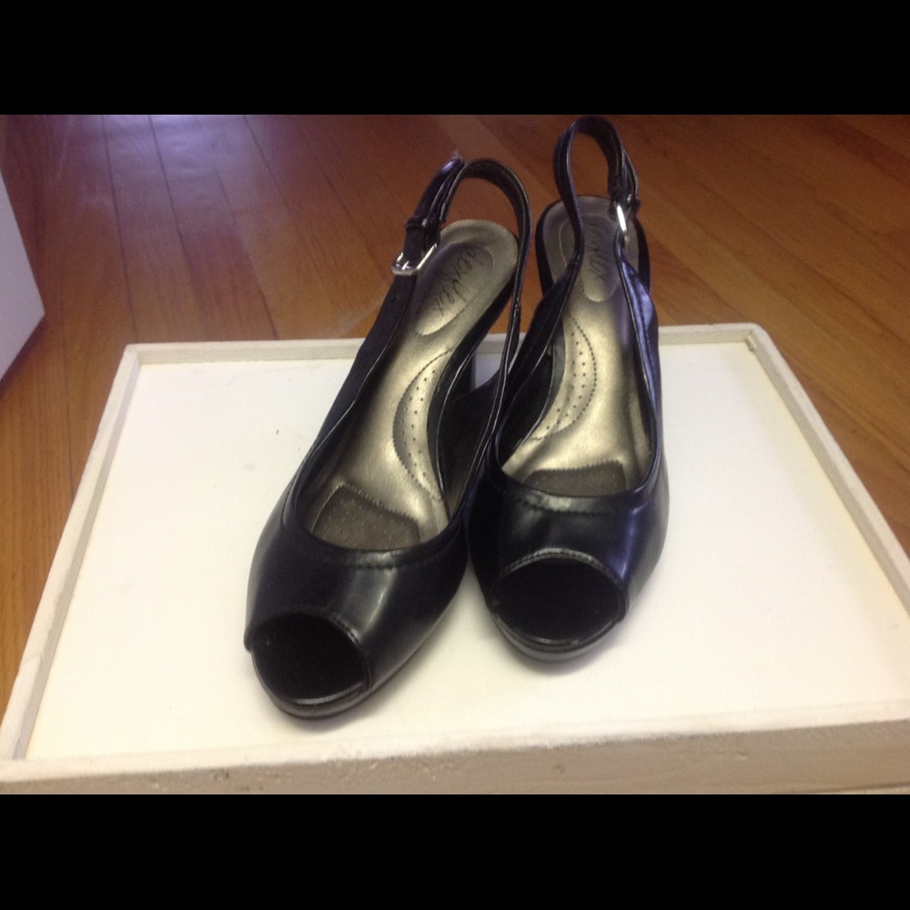 Black Heels - Picture 2 of 3